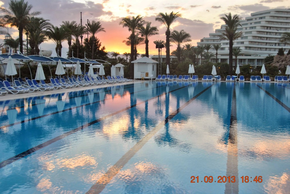 imagini hotel TITANIC LARA